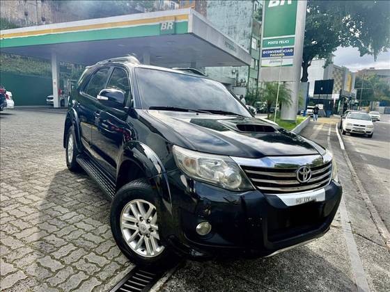 TOYOTA HILUX SW4 3.0 SRV 4X4 7 LUGARES 16V TURBO INTERCOOLER DIESEL 4P AUTOMÁTICO TOYOTA HILUX SW4 3.0 SRV 4X4 7 LUGARES 16V TURBO INTERCOOLER DIESEL 4P AUTOMÁTICO